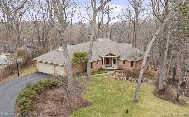 3510 Sutton Lane, Commerce Charter Township, MI 48390