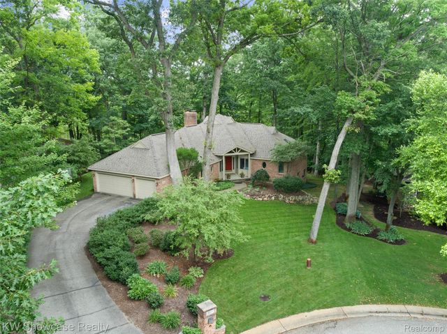 3510 Sutton Lane, Commerce Charter Township, MI 48390