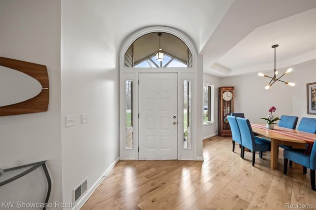 3510 Sutton Lane, Commerce Charter Township, MI 48390