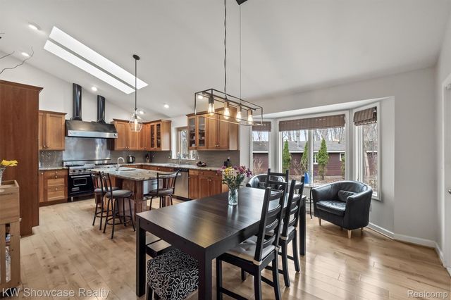 3510 Sutton Lane, Commerce Charter Township, MI 48390