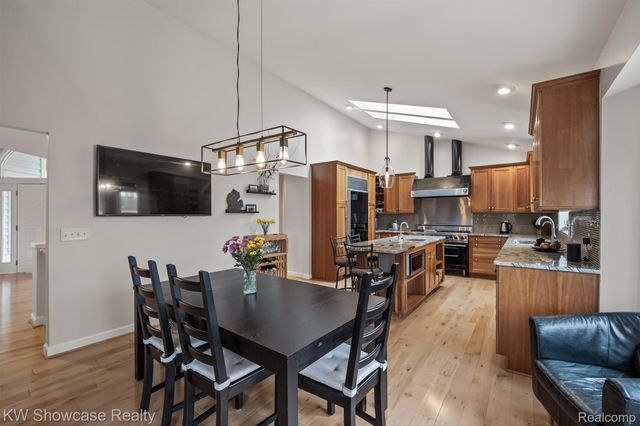 3510 Sutton Lane, Commerce Charter Township, MI 48390