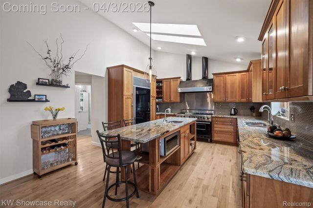 3510 Sutton Lane, Commerce Charter Township, MI 48390