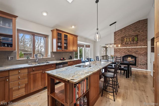 3510 Sutton Lane, Commerce Charter Township, MI 48390