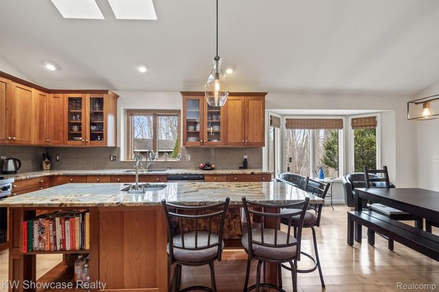 3510 Sutton Lane, Commerce Charter Township, MI 48390