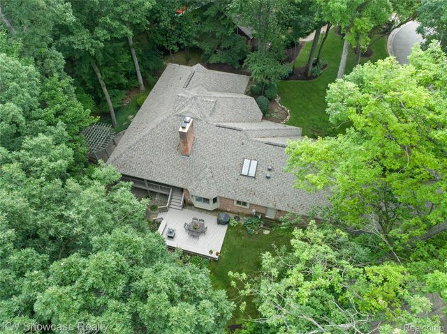 3510 Sutton Lane, Commerce Charter Township, MI 48390