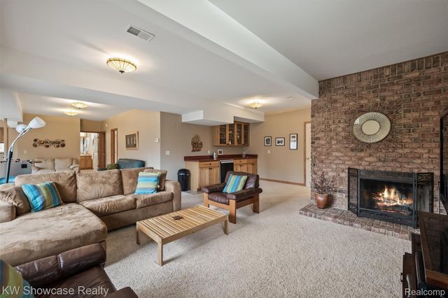 3510 Sutton Lane, Commerce Charter Township, MI 48390