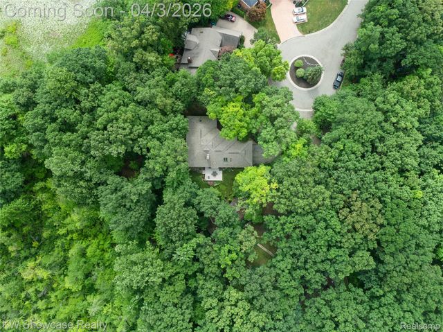 3510 Sutton Lane, Commerce Charter Township, MI 48390