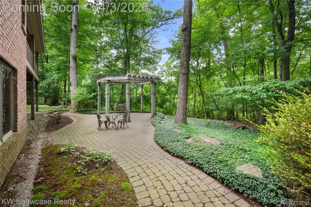 3510 Sutton Lane, Commerce Charter Township, MI 48390