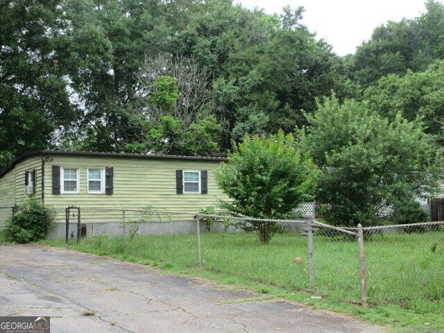 4 Skyland Drive W, Locust Grove, GA 30248