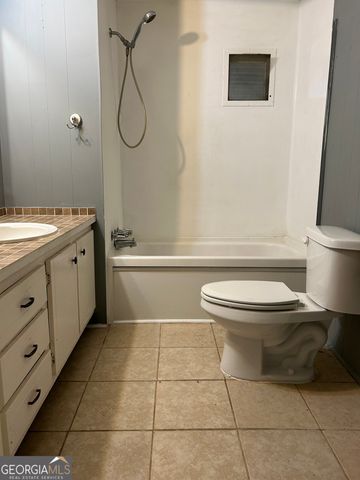 4 Skyland Drive W, Locust Grove, GA 30248