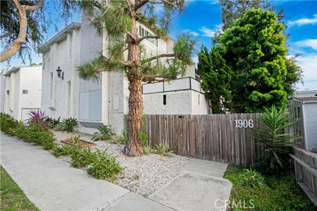 1906 Grant Avenue E, Redondo Beach, CA 90278