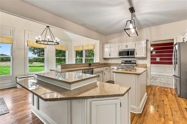 18437 Lamar Avenue, Stilwell, KS 66085