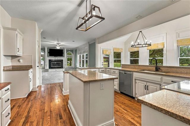 18437 Lamar Avenue, Stilwell, KS 66085