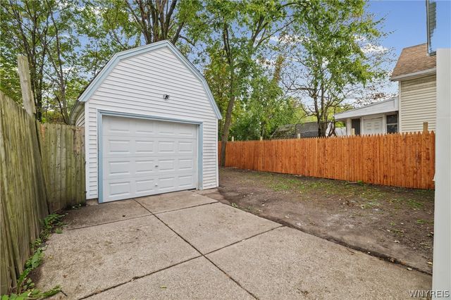61 Roosevelt Avenue, Buffalo, NY 14215