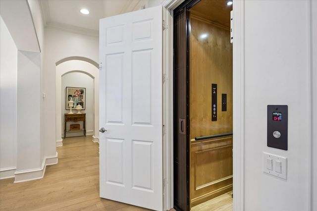 3 Exbury Way, Houston, TX 77056