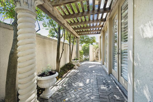 3 Exbury Way, Houston, TX 77056