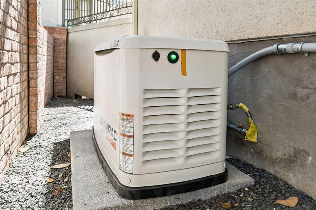 3 Exbury Way, Houston, TX 77056