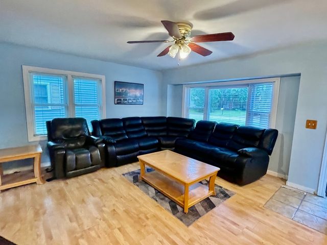 1205 Fulton Avenue, Winthrop Harbor, IL 60096