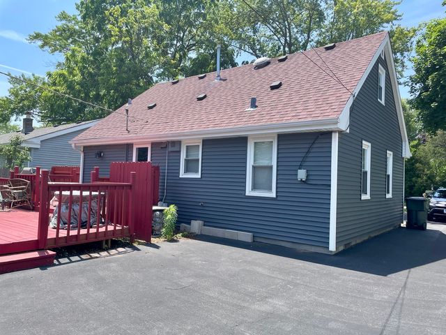 1205 Fulton Avenue, Winthrop Harbor, IL 60096