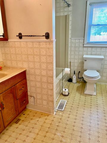 1205 Fulton Avenue, Winthrop Harbor, IL 60096