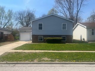 1408 Ridgeport Avenue, Bloomington, IL 61704