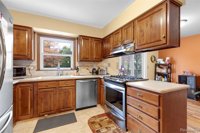 8855 Ferry Road, Grosse Ile, MI 48138