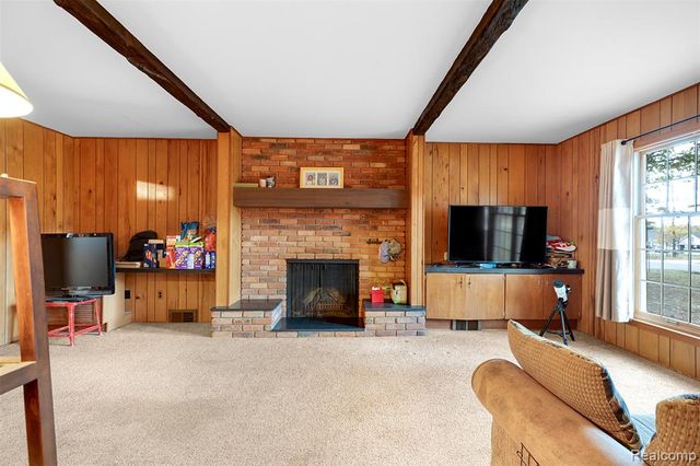 8855 Ferry Road, Grosse Ile, MI 48138