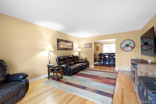 8855 Ferry Road, Grosse Ile, MI 48138