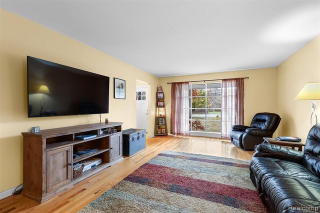 8855 Ferry Road, Grosse Ile, MI 48138