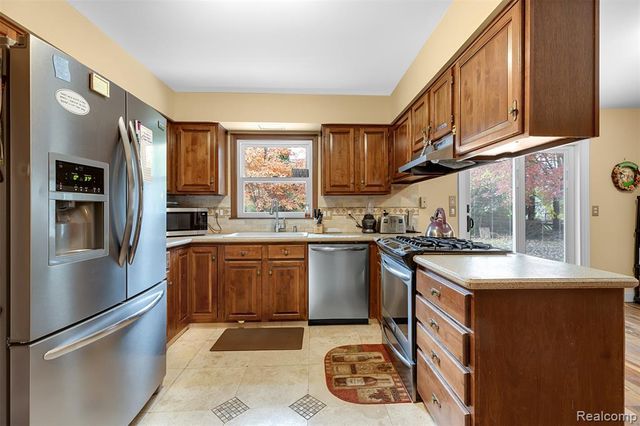 8855 Ferry Road, Grosse Ile, MI 48138