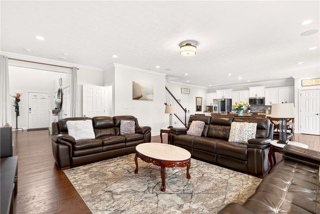 1055 Livorno Dr, Collier Twp, PA 15071