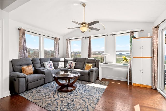 1055 Livorno Dr, Collier Twp, PA 15071