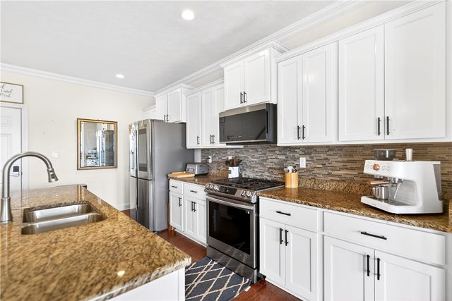 1055 Livorno Dr, Collier Twp, PA 15071