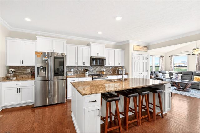 1055 Livorno Dr, Collier Twp, PA 15071