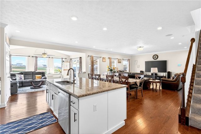 1055 Livorno Dr, Collier Twp, PA 15071