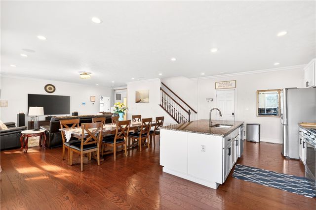 1055 Livorno Dr, Collier Twp, PA 15071