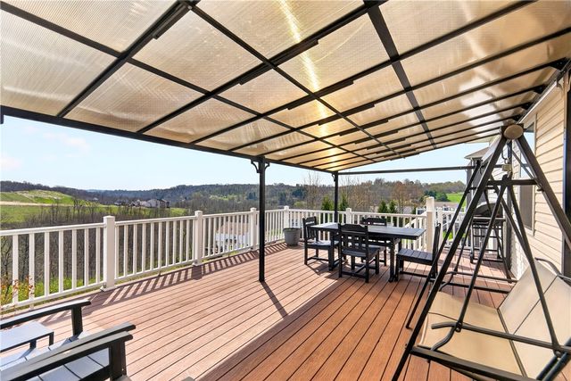 1055 Livorno Dr, Collier Twp, PA 15071