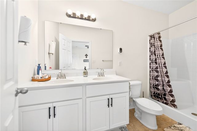 1055 Livorno Dr, Collier Twp, PA 15071
