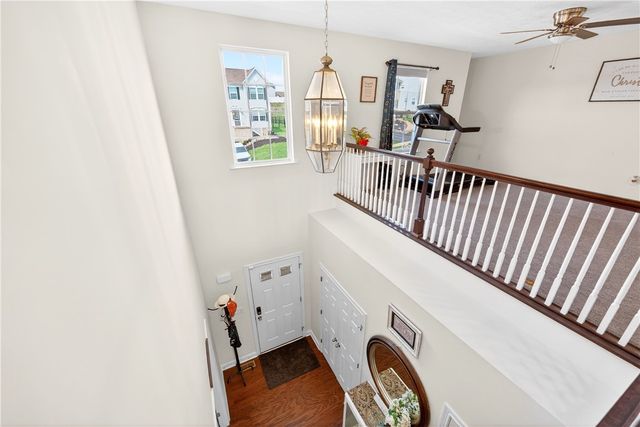 1055 Livorno Dr, Collier Twp, PA 15071