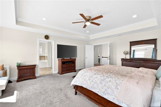 1055 Livorno Dr, Collier Twp, PA 15071