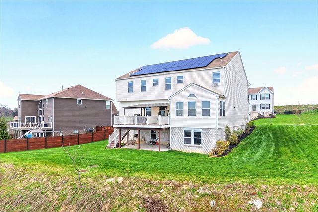 1055 Livorno Dr, Collier Twp, PA 15071