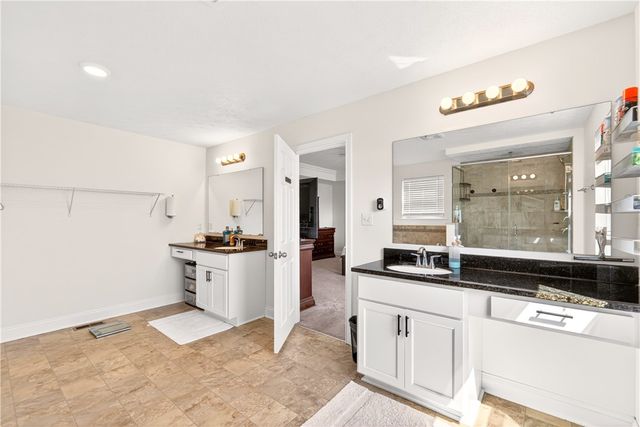 1055 Livorno Dr, Collier Twp, PA 15071