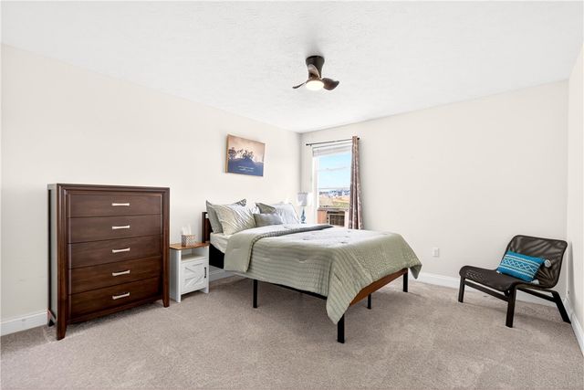1055 Livorno Dr, Collier Twp, PA 15071