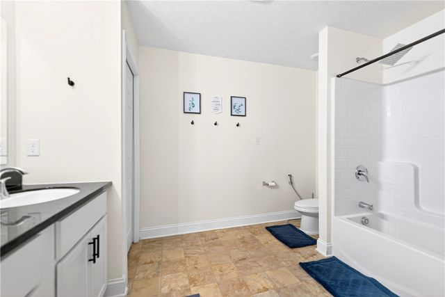 1055 Livorno Dr, Collier Twp, PA 15071