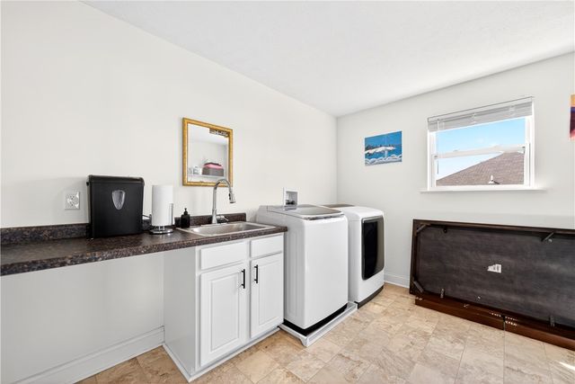 1055 Livorno Dr, Collier Twp, PA 15071