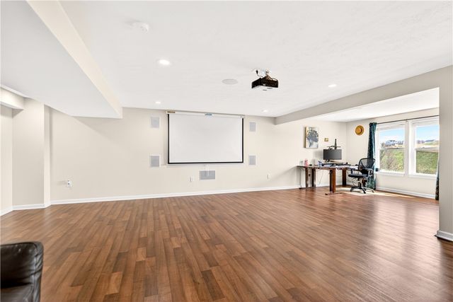 1055 Livorno Dr, Collier Twp, PA 15071