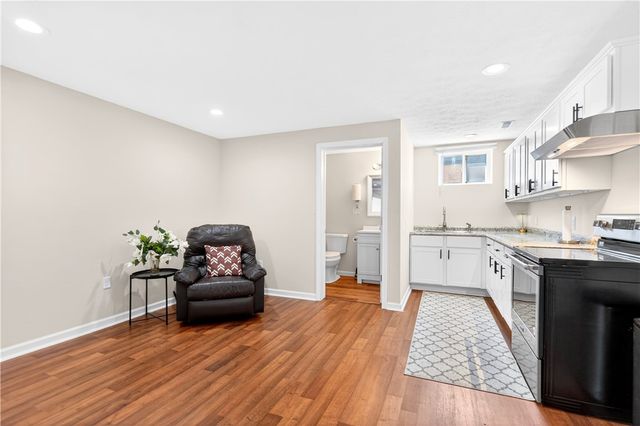 1055 Livorno Dr, Collier Twp, PA 15071