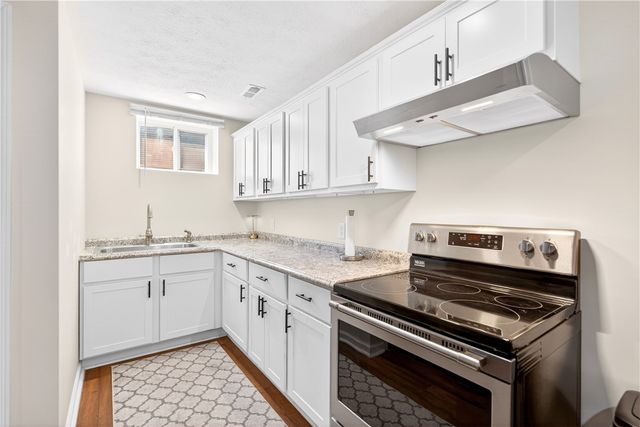 1055 Livorno Dr, Collier Twp, PA 15071