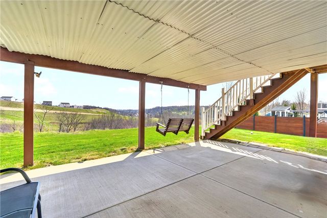 1055 Livorno Dr, Collier Twp, PA 15071