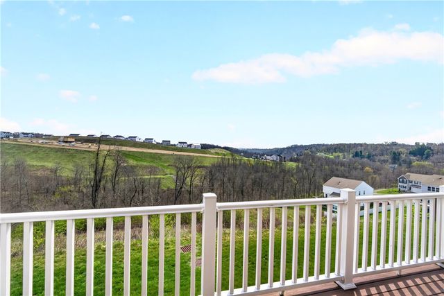 1055 Livorno Dr, Collier Twp, PA 15071